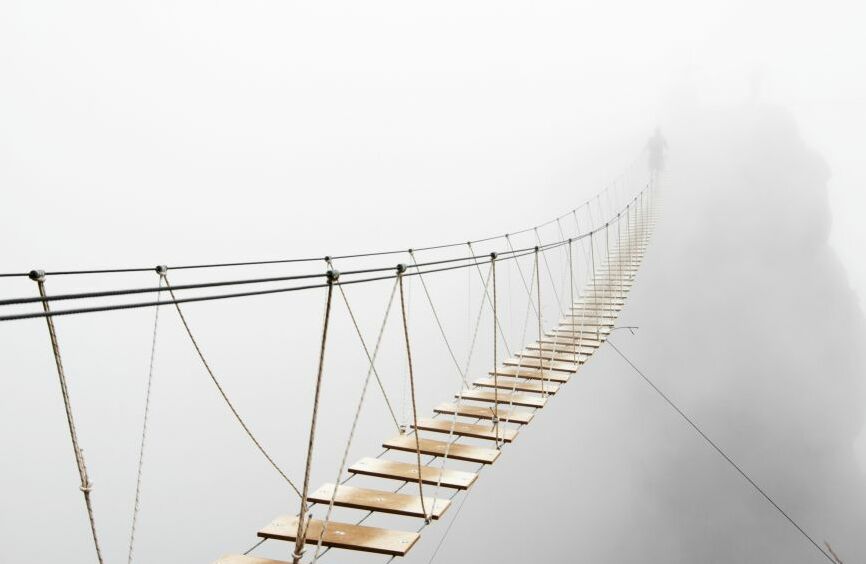 Картина на холсте подвесной мост в тумане, арт hd1058401